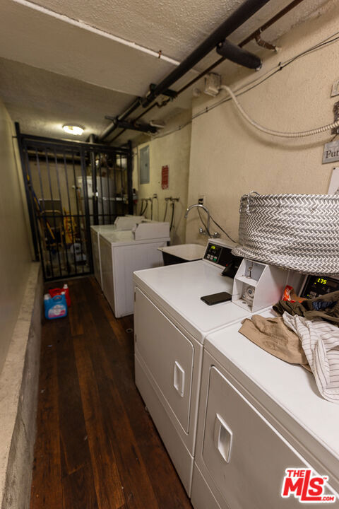 275 Lucas Avenue, Los Angeles CA: https://media.crmls.org/mediaz/73536f54-e370-4a8f-8e6f-4a6bfccabce7.jpg