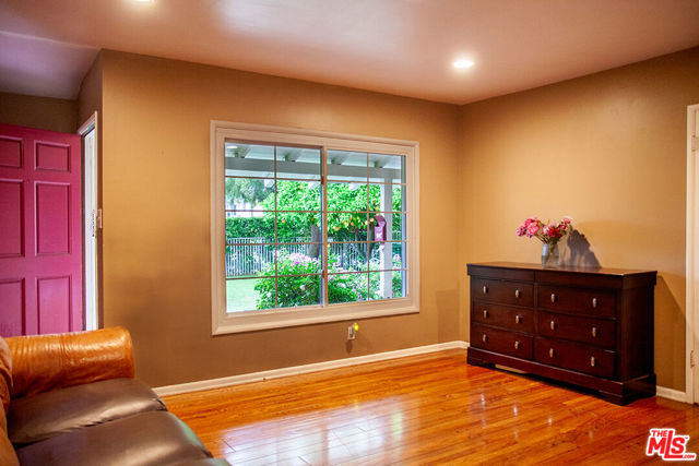 12455 Cumpston Street, Valley Village CA: https://media.crmls.org/mediaz/7353a75b-0403-4f7f-8ec8-2674c1e37206.jpg