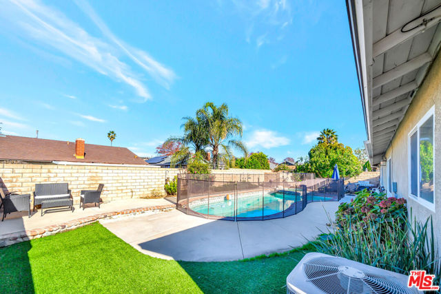 2425 Dusan Street, Simi Valley CA: https://media.crmls.org/mediaz/7353cf31-f55d-425a-8aa1-d7d306e022a9.jpg