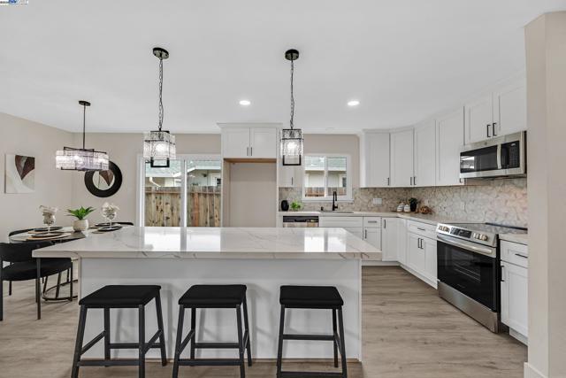 36517 Cherry St, Newark CA: https://media.crmls.org/mediaz/7353d1f2-46f4-4472-ae92-47456234e336.jpg
