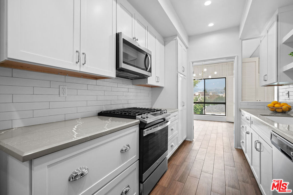 1167 Roxbury Drive #301