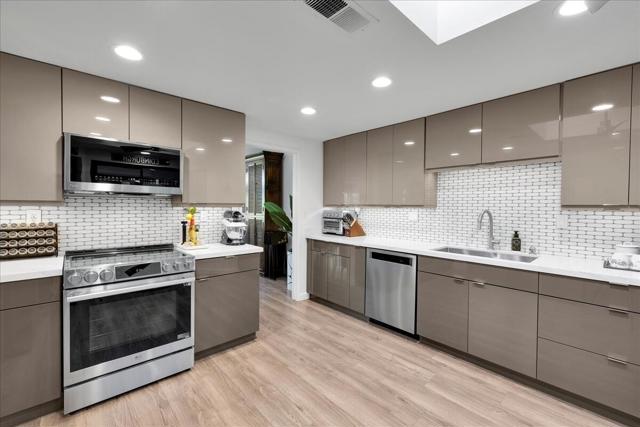 44 Acapulco Drive, Palm Desert CA: https://media.crmls.org/mediaz/7354e9f9-720d-4904-b9c5-827fe3689460.jpg