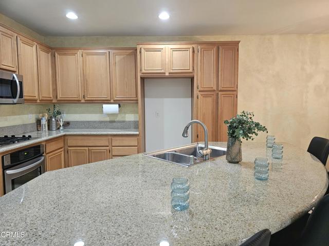 3347 Rockhampton Drive, Camarillo CA: https://media.crmls.org/mediaz/7355698f-c634-4a1c-a3ec-b01280171ccd.jpg