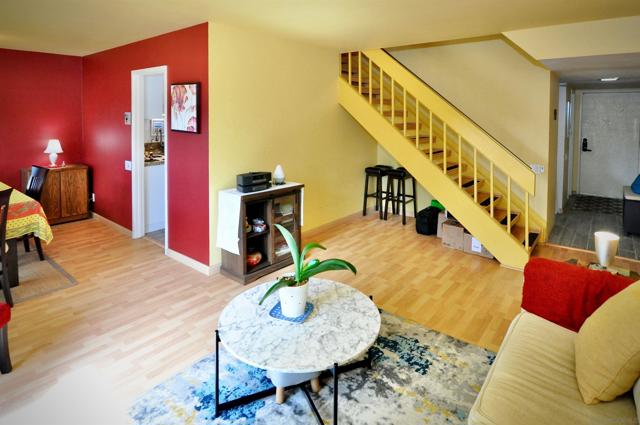 10373 Caminito Banyon, San Diego CA: https://media.crmls.org/mediaz/735590f1-e328-434f-89a6-dae1cf5511c5.jpg