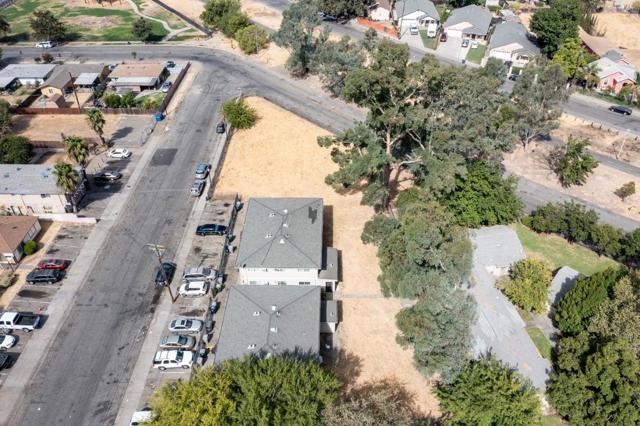 Image 2 of 23 For 717 Lampasas Avenue