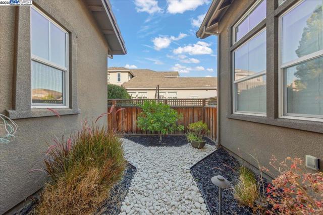 379 Felipe Cmn, Fremont CA: https://media.crmls.org/mediaz/7355fc33-e9da-40b4-b23b-c15b5dfdbc7f.jpg