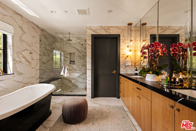 4447 Farmdale Avenue, Studio City CA: https://media.crmls.org/mediaz/73561e77-4f5a-4d18-ab33-9229017bb753.jpg
