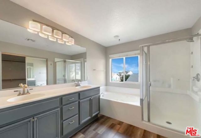 8823 Mora Court, Lancaster CA: https://media.crmls.org/mediaz/7356365d-de44-451d-a1c1-cf86f9ab9d74.jpg