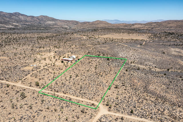 112 Angel View Road, Pioneertown CA: https://media.crmls.org/mediaz/735696ba-1646-431a-8587-c31e0d505285.jpg