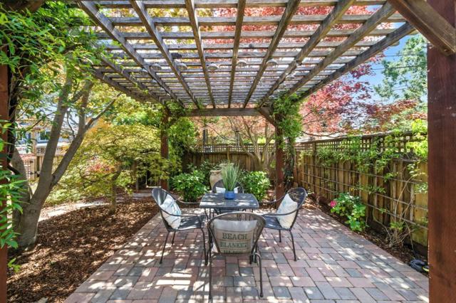 641 10th Avenue, Menlo Park CA: https://media.crmls.org/mediaz/73573179-53ea-4b67-9d59-0da63374a7d3.jpg