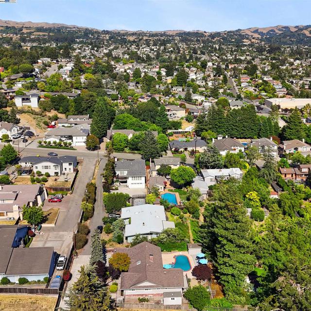 18767 Lamson Rd, Castro Valley CA: https://media.crmls.org/mediaz/7357329f-07d6-4dca-a027-d4e9662f8145.jpg