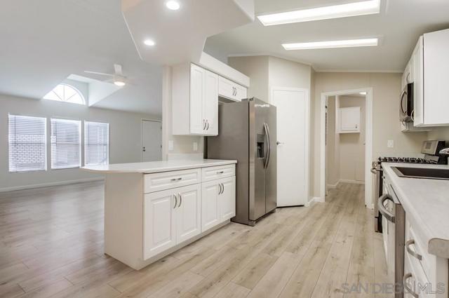 1010 E Bobier, Vista CA: https://media.crmls.org/mediaz/73573add-6b1d-45d2-9354-6c6cf9828c65.jpg