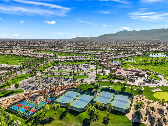 80200 Royal Birkdale Drive, Indio CA: https://media.crmls.org/mediaz/73577c49-fc15-4578-bdc9-5f63e4e67eb8.jpg