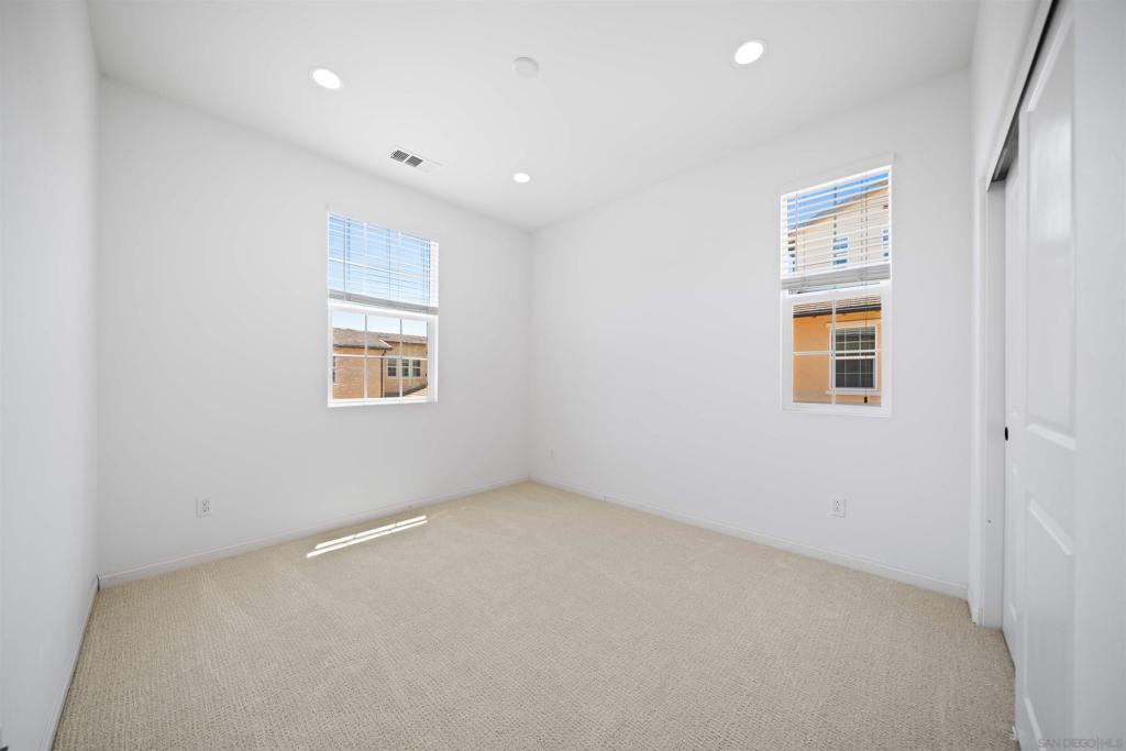 MLS #250027413SD img 29