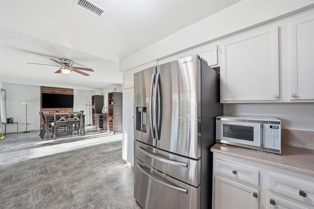 Detail Gallery Image 11 of 35 For 2327 Amber Ln, Escondido,  CA 92026 - 4 Beds | 3 Baths