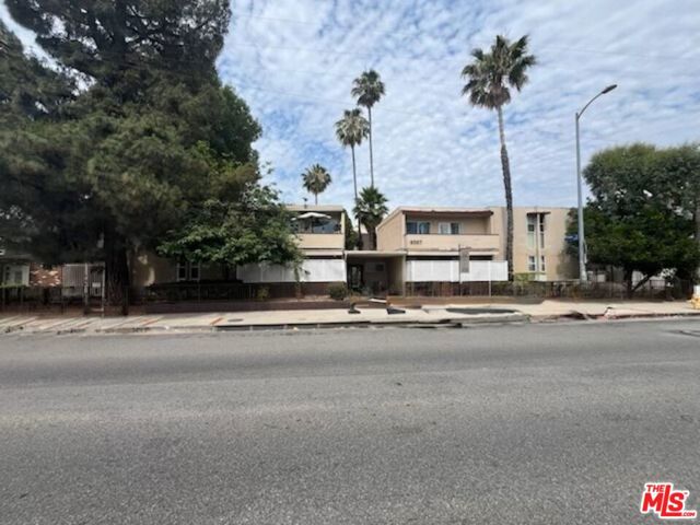 8567 Balboa Boulevard, Northridge CA: https://media.crmls.org/mediaz/7359886b-eb52-4bdb-8ea1-586cdb2903c6.jpg