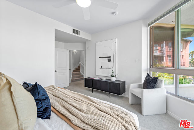 13044 Pacific, Playa Vista CA: https://media.crmls.org/mediaz/7359ab3b-1577-481f-8ba0-40e8a9d45098.jpg