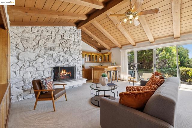 1657 Clearview Dr., San Leandro CA: https://media.crmls.org/mediaz/7359efce-a5df-41ea-a813-769ce1617639.jpg