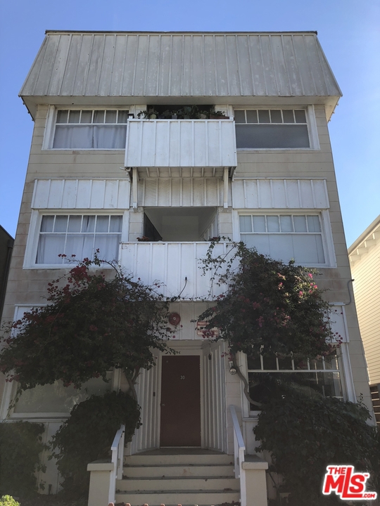 30 DUDLEY Avenue Venice, California