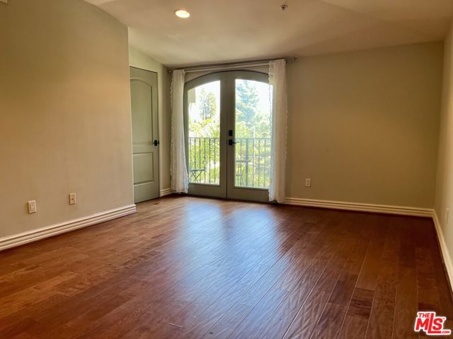 4301 Los Feliz Boulevard, Los Angeles CA: https://media.crmls.org/mediaz/735a019c-1492-4ce4-bf9b-1bb623030728.jpg