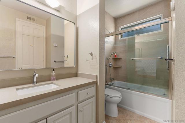 14231 Fox Run Row, San Diego CA: https://media.crmls.org/mediaz/735a4273-cb87-4634-943e-891613f5c71e.jpg