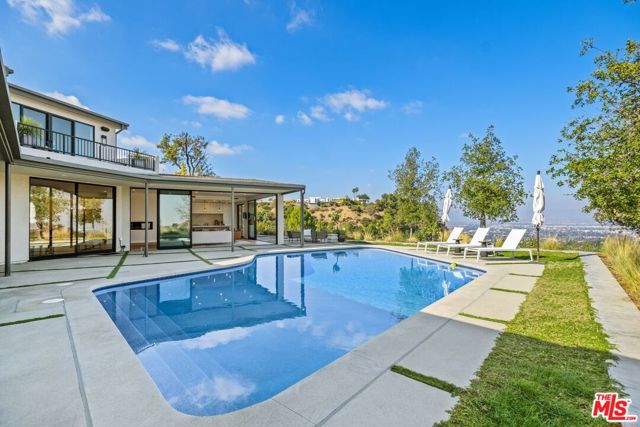 8545 Charl Lane, Los Angeles CA: https://media.crmls.org/mediaz/735a56fd-3ae2-4043-ba80-25ab6b7cc431.jpg