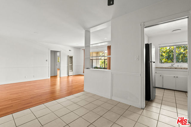 272 S Doheny Drive, Beverly Hills CA: https://media.crmls.org/mediaz/735a6dcd-056a-4ab0-bd83-484f758ae22e.jpg