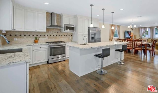 7412 Jamieson Avenue, Reseda CA: https://media.crmls.org/mediaz/735a76be-cbee-449d-ada1-af3358bc0b0e.jpg