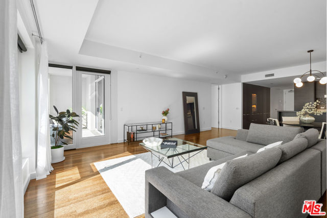 6250 Hollywood Boulevard, Los Angeles CA: https://media.crmls.org/mediaz/735b0015-6ad5-498f-900e-b2cb1323aa1c.jpg