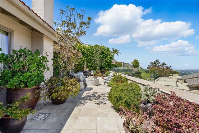 2885 Caminito Merion, La Jolla CA: https://media.crmls.org/mediaz/735b1f06-4548-47b8-ab8d-145c4d23477c.jpg
