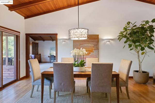 6890 Charing Cross Road, Berkeley CA: https://media.crmls.org/mediaz/735bf6d5-7c57-4075-ae4c-7e33d35aa59a.jpg
