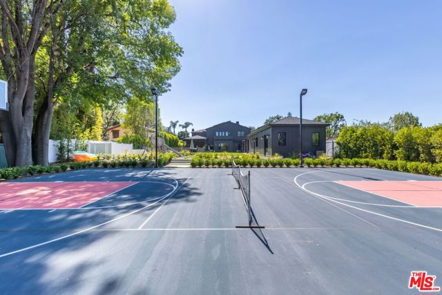 5084 Valjean Avenue, Encino CA: https://media.crmls.org/mediaz/735c6166-78e3-4169-9f8b-ad8c2f977f98.jpg