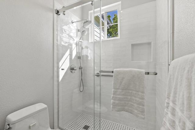 986 Governors Bay Drive, Redwood City CA: https://media.crmls.org/mediaz/735c98a1-e7e3-4e41-9fd2-8fe1e1a8badf.jpg
