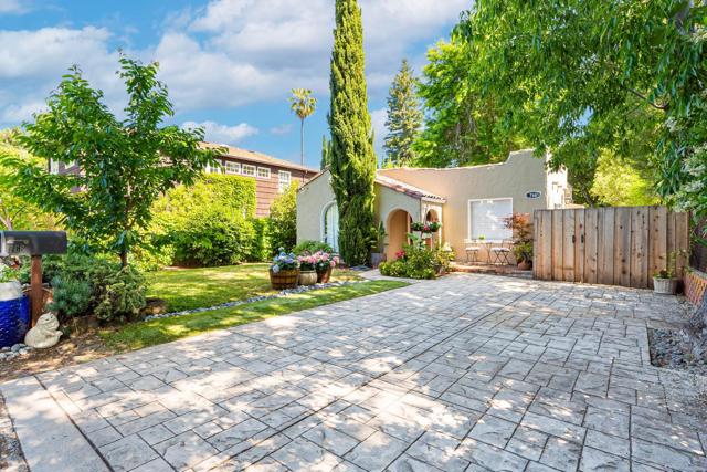 766 Nash Avenue, Menlo Park CA: https://media.crmls.org/mediaz/735da0bb-e81b-4471-8ac5-85d9e3712551.jpg
