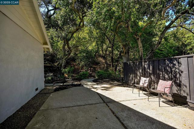 148 Draeger Drive, Moraga CA: https://media.crmls.org/mediaz/735e2f7d-6c80-4b0c-942b-caeb97710692.jpg