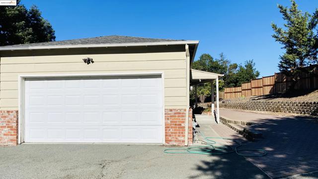 3540 Deer Hill Rd, Lafayette CA: https://media.crmls.org/mediaz/735e3c02-37c1-4751-9593-e26e674d4b7c.jpg