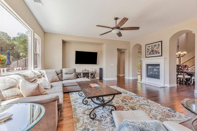 1930 Saffron Court, Gilroy CA: https://media.crmls.org/mediaz/735ea02c-9661-4396-8916-d6d232558b6f.jpg