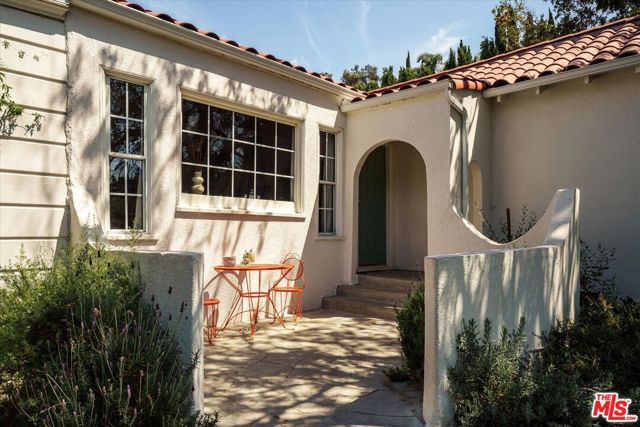 1410 Stanford Drive, Glendale CA: https://media.crmls.org/mediaz/735ee2b6-c240-4d50-8200-1365a9e15591.jpg