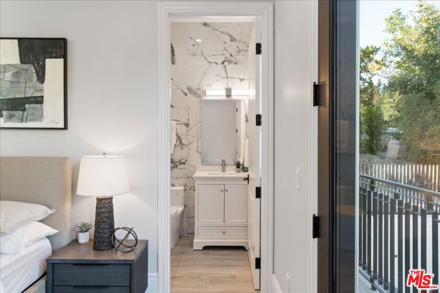 4351 Vanalden Avenue, Tarzana CA: https://media.crmls.org/mediaz/735ef71c-97fa-4b8f-97c3-da6792c048b1.jpg