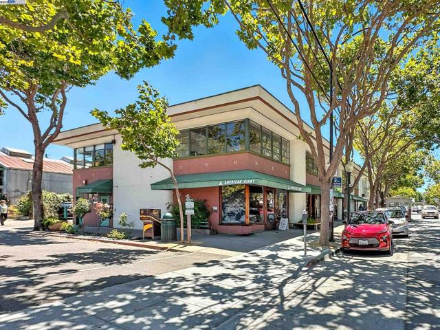 2238 7Th, Berkeley CA: https://media.crmls.org/mediaz/735f1420-268f-40bd-bc66-2811277b00e8.jpg