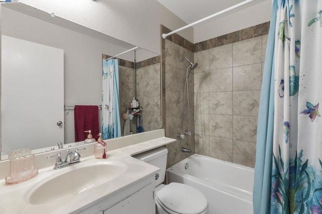 1479 Spring Valley Cmn, Livermore CA: https://media.crmls.org/mediaz/735f64a7-4511-4916-b8ed-dd27670f9b4d.jpg