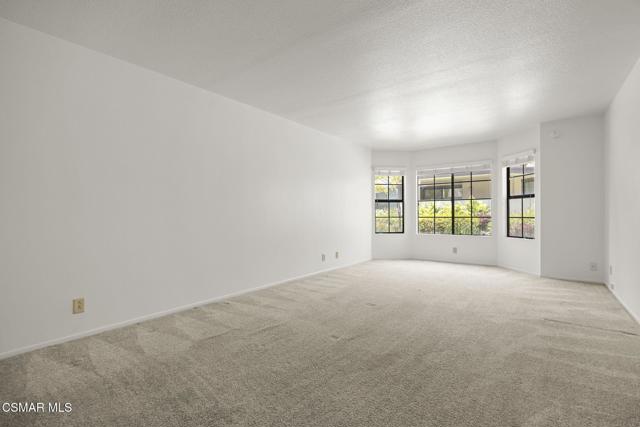 1923 Majorca Drive, Oxnard CA: https://media.crmls.org/mediaz/735fb832-38f1-45cf-8db8-8ad0fd4bb71f.jpg