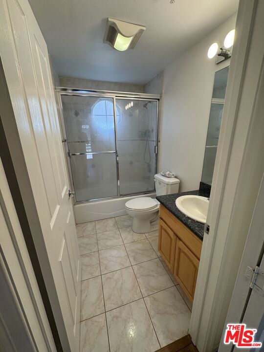 2315 Mira Vista Avenue, Montrose CA: https://media.crmls.org/mediaz/735fc449-50f1-4a79-a61d-349046394dbe.jpg