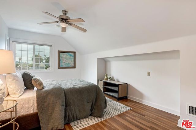 11205 Huntley Place, Culver City CA: https://media.crmls.org/mediaz/735fe700-6508-40e1-9c83-89b2b87f02cc.jpg