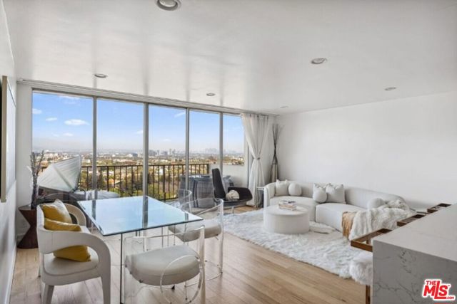 2170 Century Park East,  CA: https://media.crmls.org/mediaz/73605d46-6e07-4507-ae0f-6b1e20e679f5.jpg