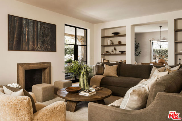 976 N Alpine Drive, Beverly Hills CA: https://media.crmls.org/mediaz/73610ff3-6ff0-4930-b1e1-50de2d95997a.jpg