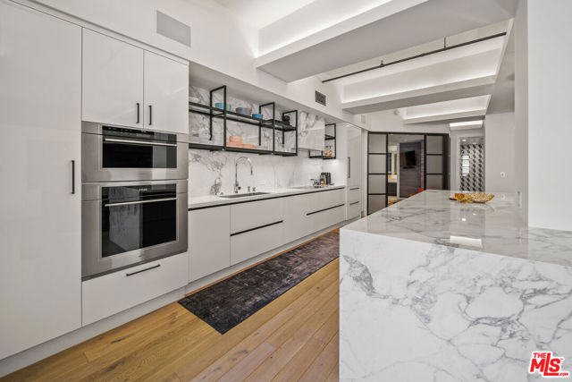 849 S Broadway, Los Angeles CA: https://media.crmls.org/mediaz/736196e0-3a25-44b4-af5d-b6b3e305aacb.jpg