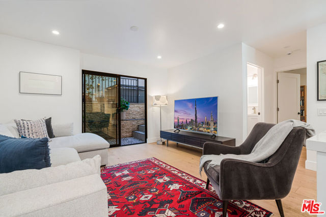 3850 Udell Court, Los Angeles CA: https://media.crmls.org/mediaz/7361b30b-43f0-4cde-98ef-531065c9814c.jpg