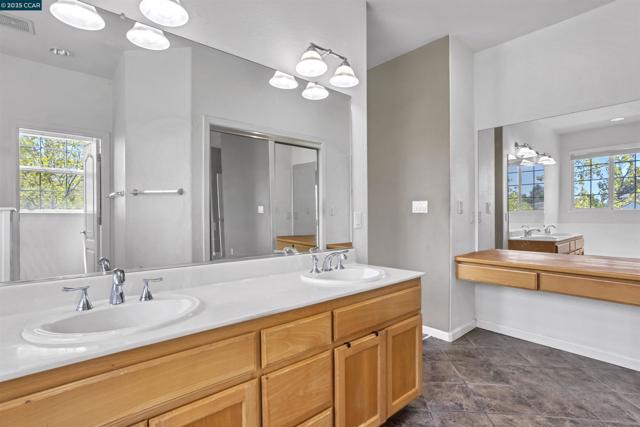 1186 Waverly Cir, Hercules CA: https://media.crmls.org/mediaz/73626995-ebbf-4d2e-b914-e4276496e251.jpg
