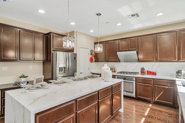 Image 18 of 60 For 6811 Syrah Dr